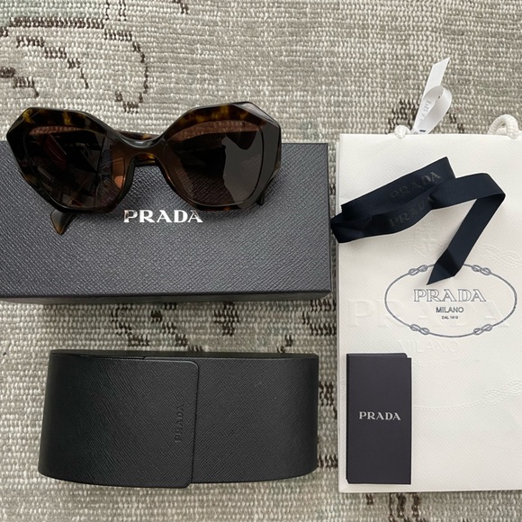 Prada Sunglasses- pristine condition - Picture 3 of 8